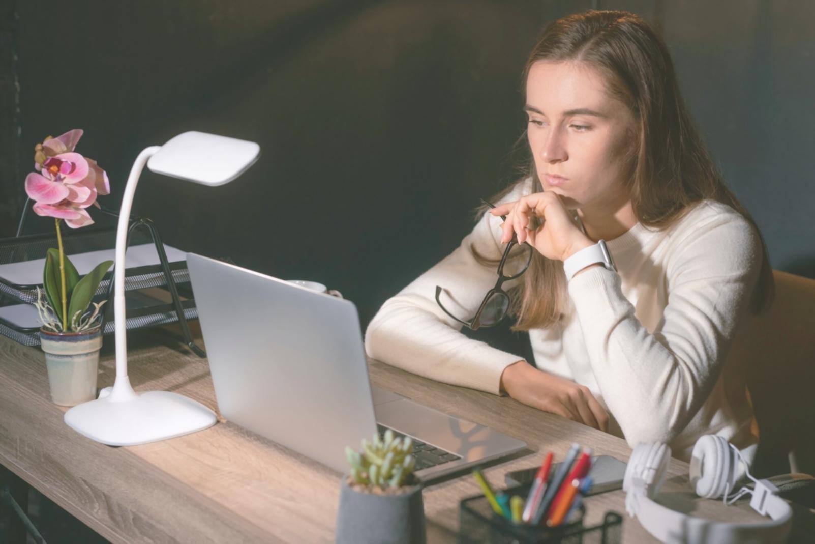 Équipe travaillant sur la stratégie d'entreprise